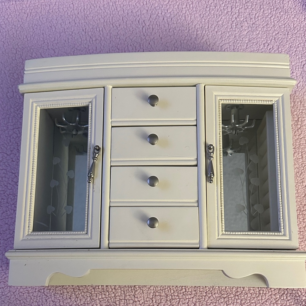 Elegant White Jewelry Box